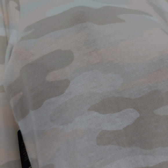 Lucky Brand Pink Camo Lightweight Tee Size S NWT - Picture 8 of 9